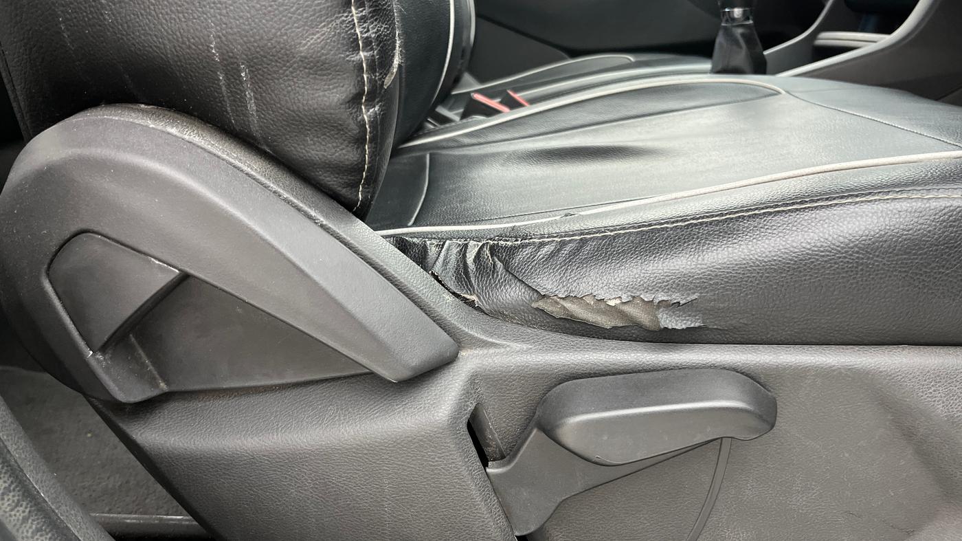 2016 Ford New Figo TITANIUM 1.2 PETROL MT, Petrol, Manual, 27,204 km, Driver Side Adjustment Panel