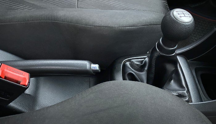 2014 Maruti Swift VDI, Diesel, Manual, 1,61,458 km, Gear Lever