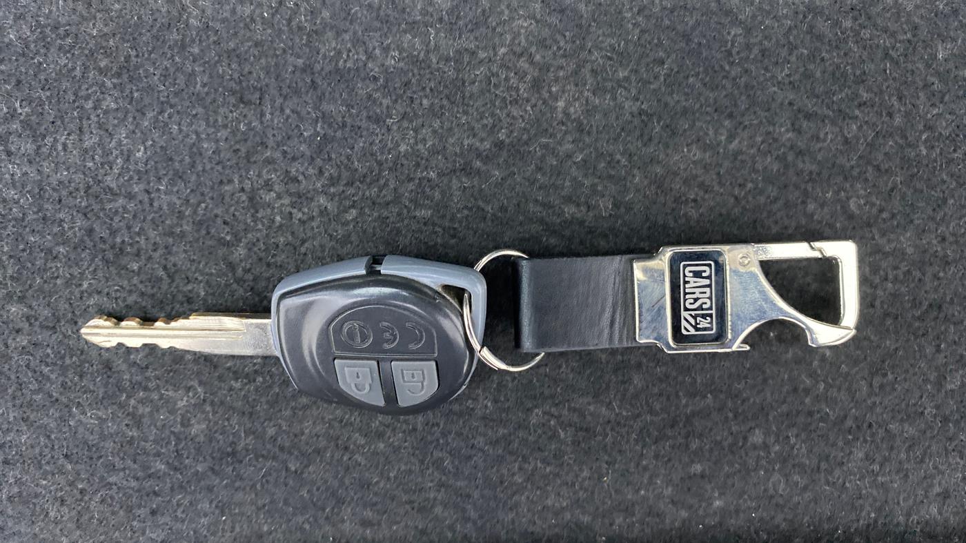 2014 Maruti Swift VDI, Diesel, Manual, 1,61,458 km, Key Close Up