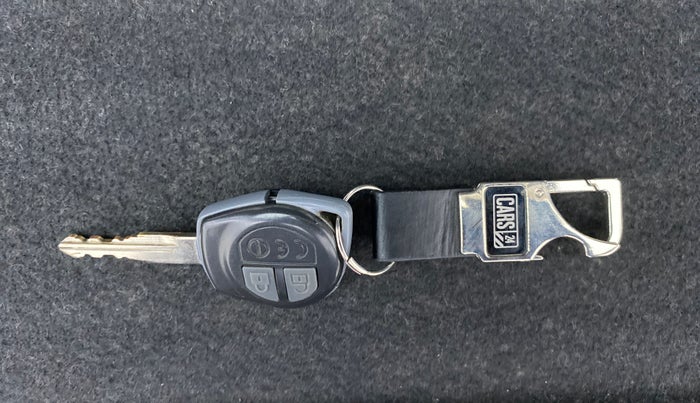 2014 Maruti Swift VDI, Diesel, Manual, 1,61,458 km, Key Close Up