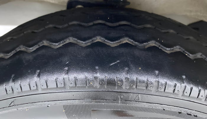 2020 Maruti Eeco 5 STR WITH AC PLUSHTR, Petrol, Manual, 1 km, Left Front Tyre Tread