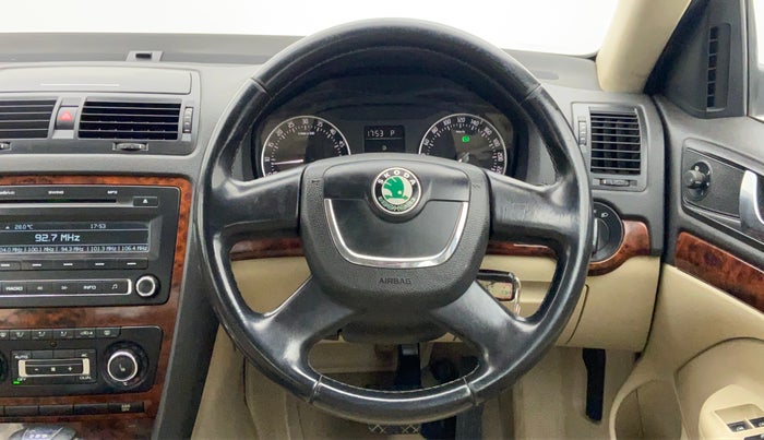 2012 Skoda Laura AMBIENTE 2.0 TDI CR AT, Diesel, Automatic, 1,04,705 km, Steering Wheel Close Up