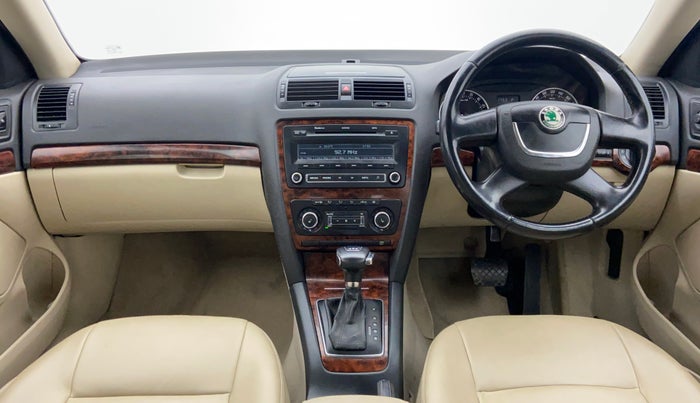 2012 Skoda Laura AMBIENTE 2.0 TDI CR AT, Diesel, Automatic, 1,04,705 km, Dashboard
