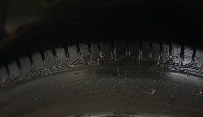 2013 Hyundai i10 MAGNA 1.1, Petrol, Manual, 83,202 km, Right Rear Tyre Tread