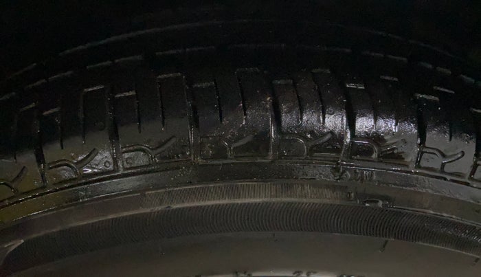 2013 Hyundai i10 MAGNA 1.1, Petrol, Manual, 83,202 km, Right Front Tyre Tread