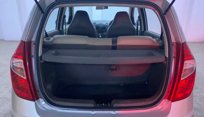 2013 Hyundai i10 MAGNA 1.1, Petrol, Manual, 83,202 km, Boot Inside