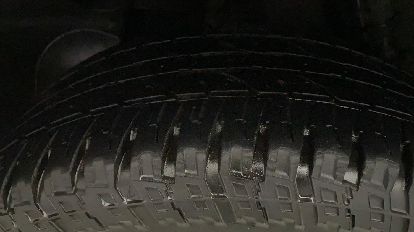 2019 Renault Duster 110 PS RXZ DIESEL, Diesel, Manual, 1,15,893 km, Right Rear Tyre Tread