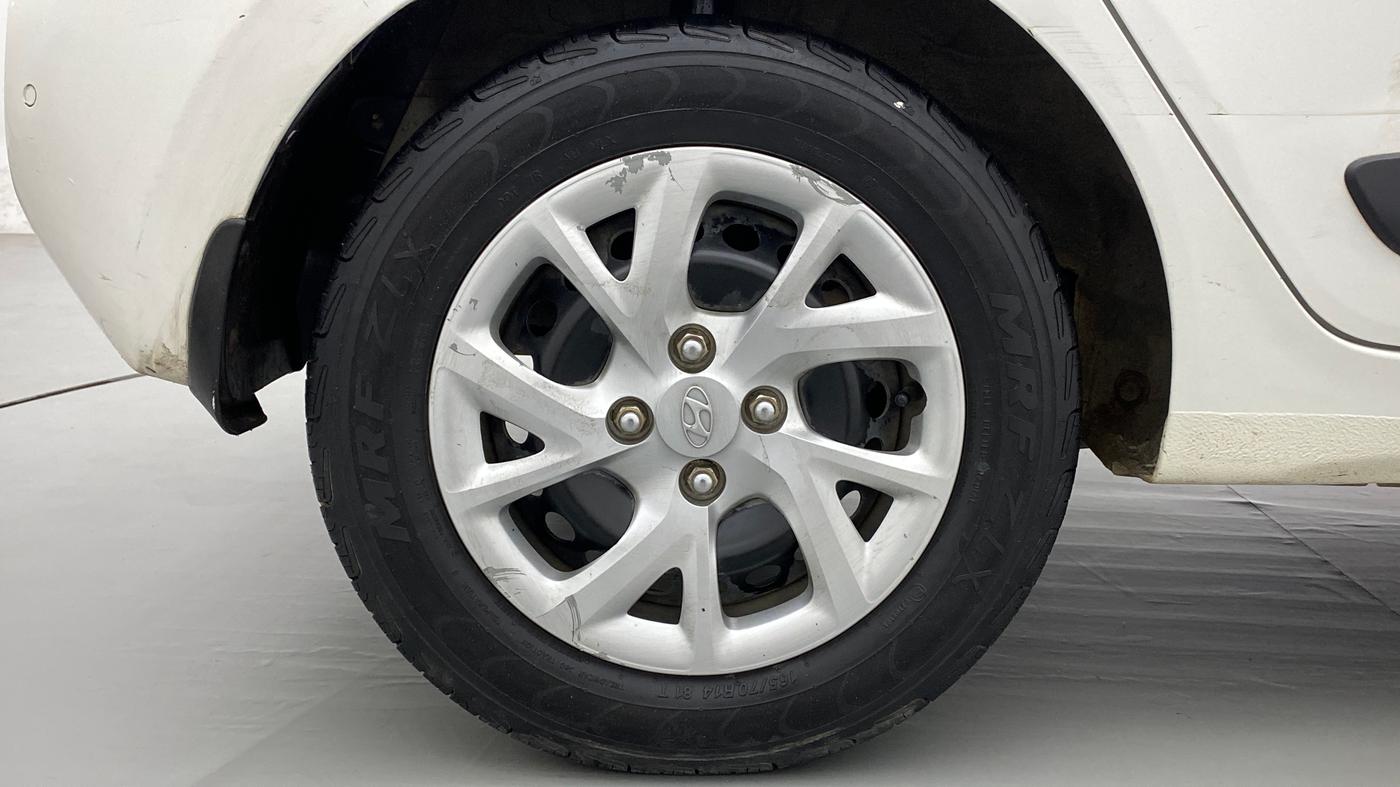 2017 Hyundai Grand i10 SPORTZ (O) 1.2 U2 CRDI, Diesel, Manual, 1,11,160 km, Right Rear Wheel