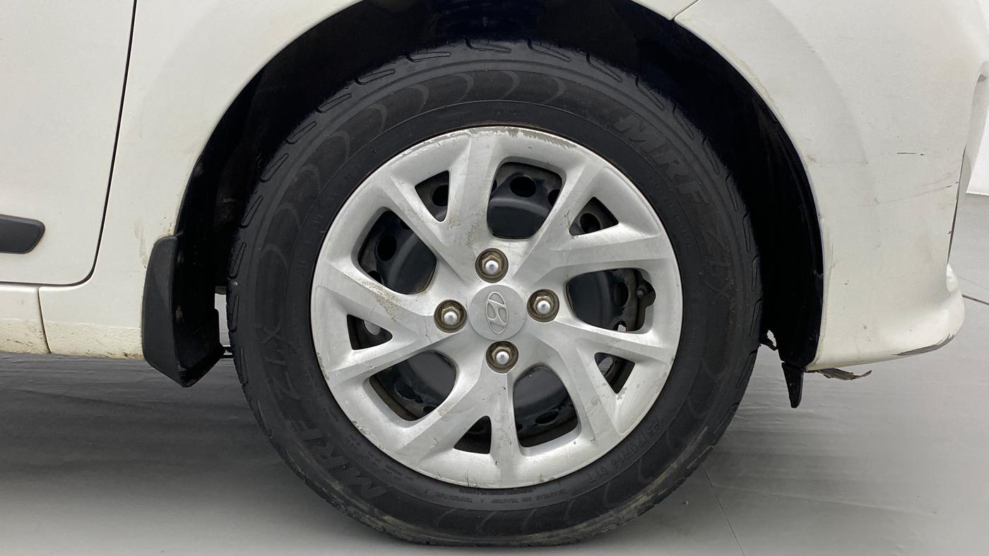2017 Hyundai Grand i10 SPORTZ (O) 1.2 U2 CRDI, Diesel, Manual, 1,11,160 km, Right Front Wheel