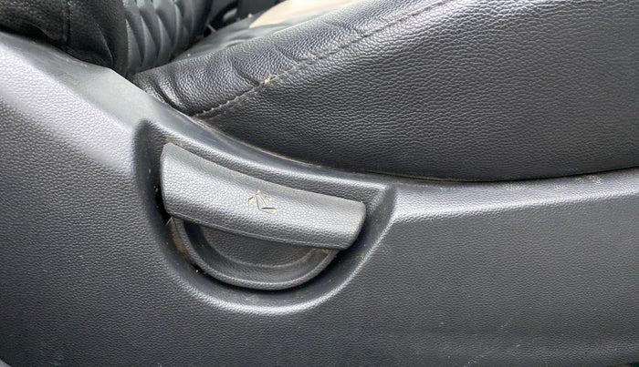 2017 Hyundai Grand i10 SPORTZ (O) 1.2 U2 CRDI, Diesel, Manual, 1,11,160 km, Driver Side Adjustment Panel