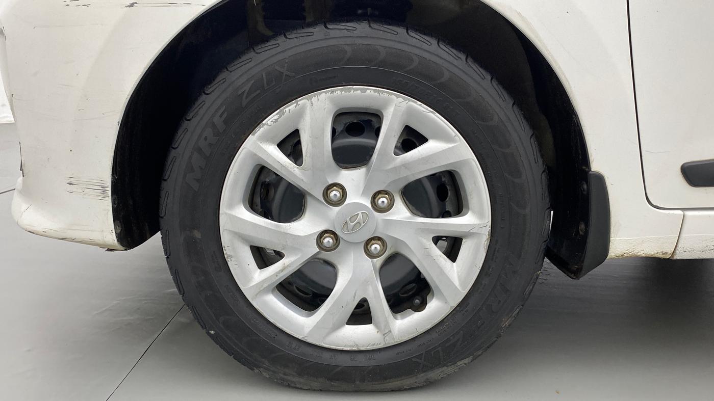 2017 Hyundai Grand i10 SPORTZ (O) 1.2 U2 CRDI, Diesel, Manual, 1,11,160 km, Left Front Wheel
