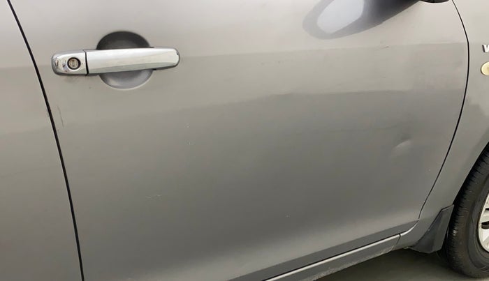 2015 Maruti Swift LXI (O), Petrol, Manual, 92,962 km, Driver-side door - Minor scratches