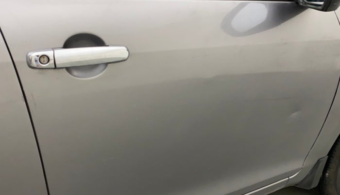 2015 Maruti Swift LXI (O), Petrol, Manual, 92,962 km, Driver-side door - Slightly dented
