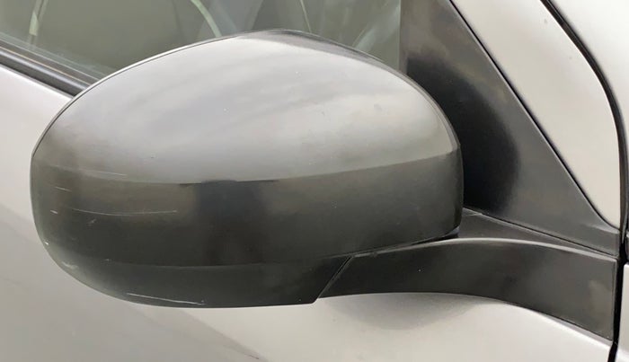 2015 Maruti Swift LXI (O), Petrol, Manual, 92,962 km, Right rear-view mirror - Cover has minor damage