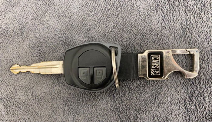 2015 Maruti Swift LXI (O), Petrol, Manual, 92,962 km, Key Close Up