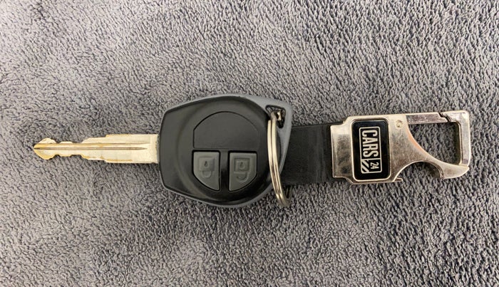 2015 Maruti Swift LXI (O), Petrol, Manual, 92,962 km, Lock system - Remote key minor damage