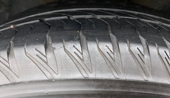 2022 Tata Safari XZA+  KRYOTEC, Diesel, Automatic, 6,906 km, Left Front Tyre Tread