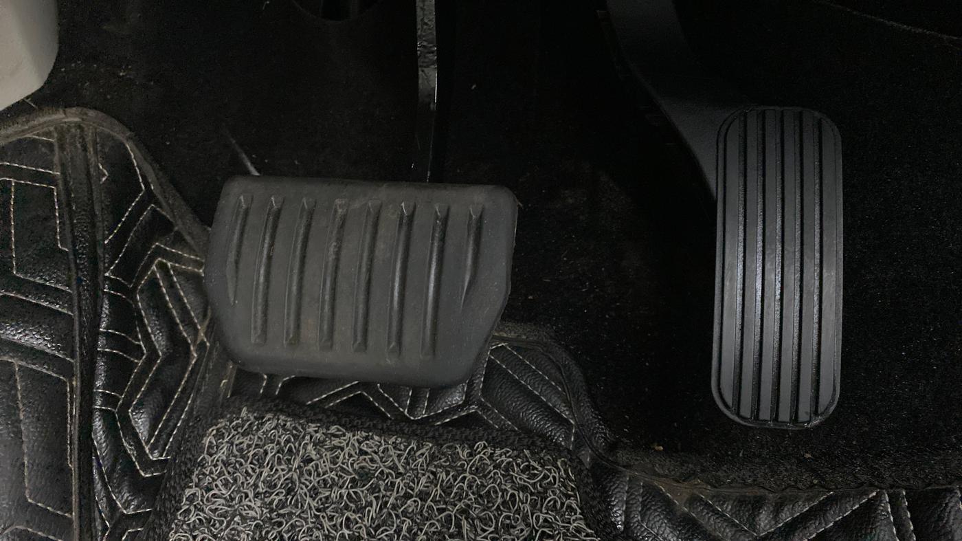 2022 Tata Safari XZA+  KRYOTEC, Diesel, Automatic, 6,906 km, Pedals