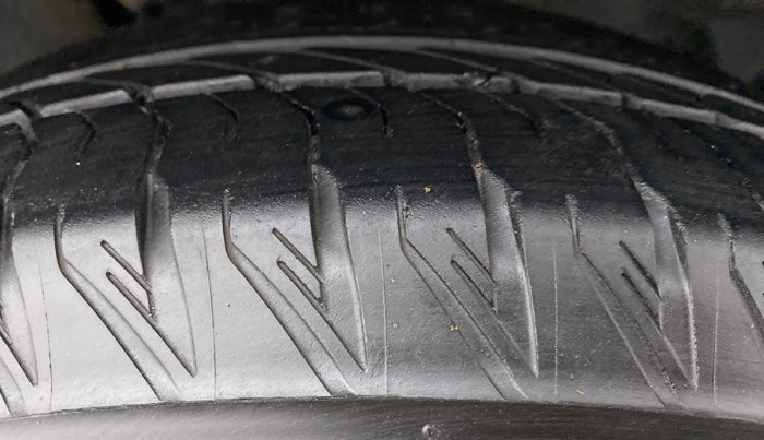 2022 Tata Safari XZA+  KRYOTEC, Diesel, Automatic, 6,906 km, Right Front Tyre Tread