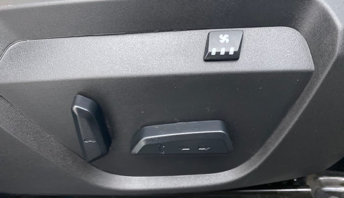 2022 Tata Safari XZA+  KRYOTEC, Diesel, Automatic, 6,906 km, Driver Side Adjustment Panel