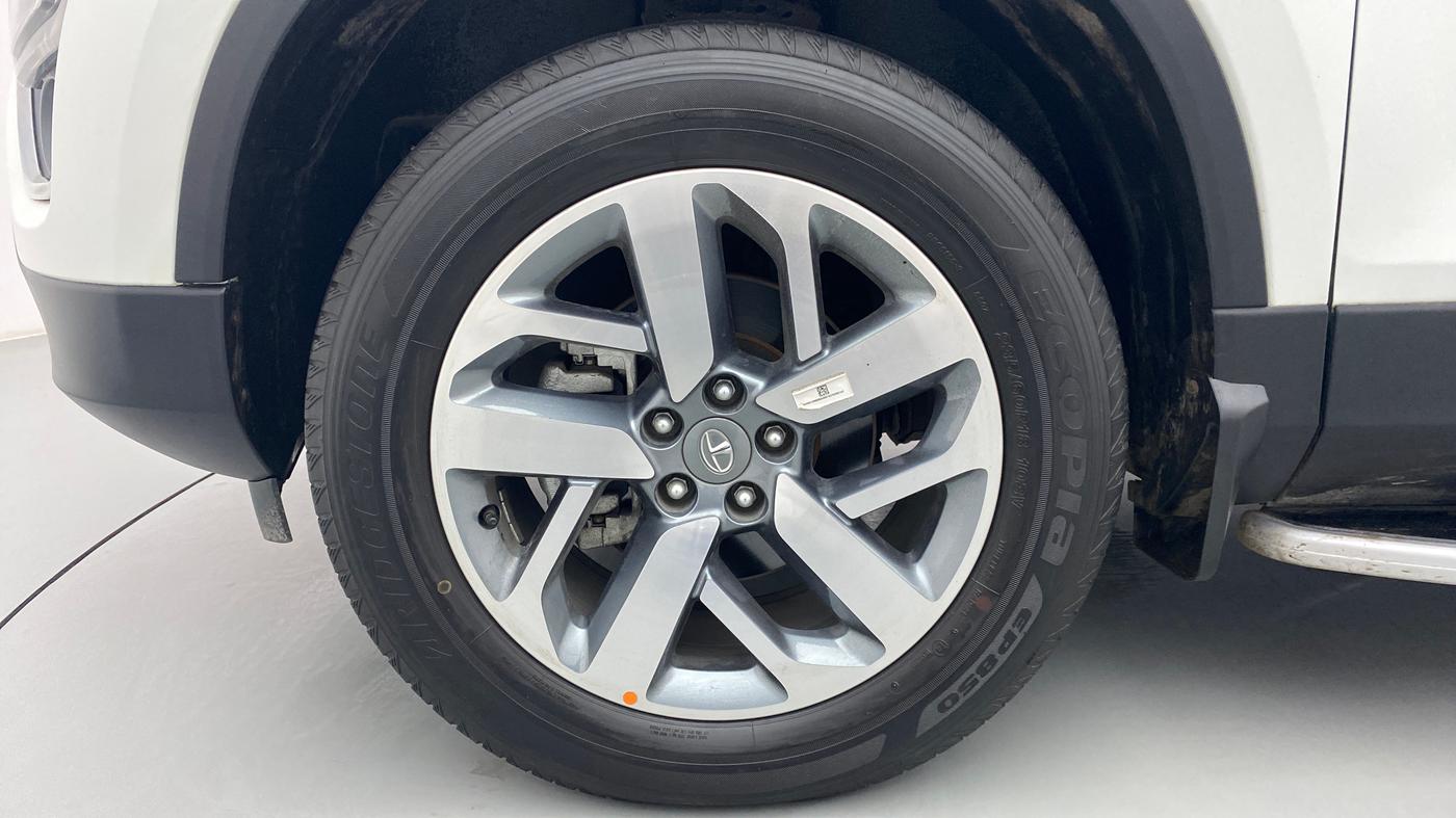2022 Tata Safari XZA+  KRYOTEC, Diesel, Automatic, 6,906 km, Left Front Wheel