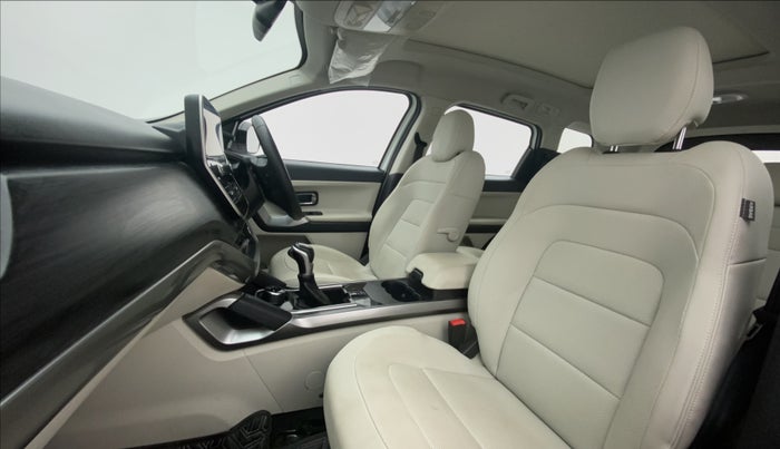 2022 Tata Safari XZA+  KRYOTEC, Diesel, Automatic, 6,906 km, Right Side Front Door Cabin