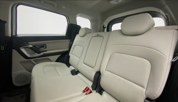 2022 Tata Safari XZA+  KRYOTEC, Diesel, Automatic, 6,906 km, Right Side Rear Door Cabin