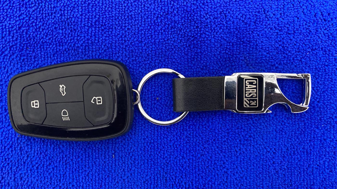 2022 Tata Safari XZA+  KRYOTEC, Diesel, Automatic, 6,906 km, Key Close Up