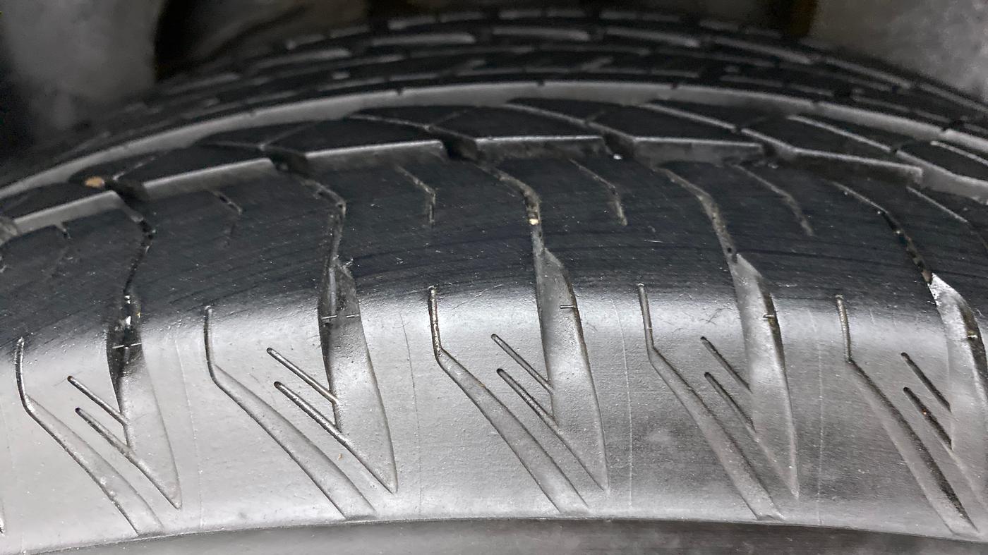 2022 Tata Safari XZA+  KRYOTEC, Diesel, Automatic, 6,906 km, Left Rear Tyre Tread