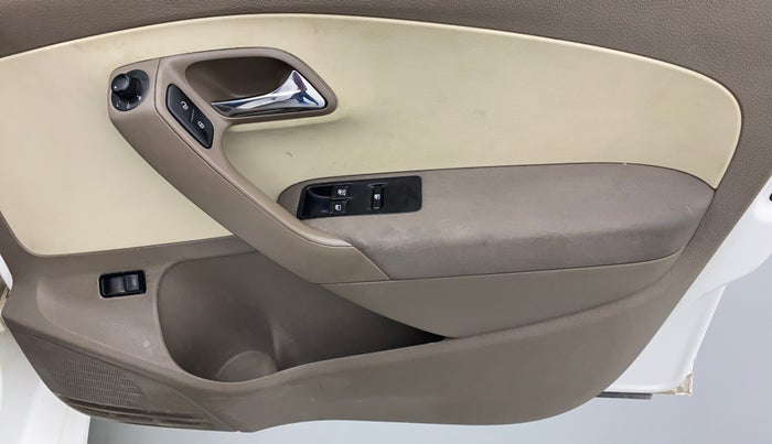 2014 Skoda Rapid 1.6 MPI MT ACTIVE, Petrol, Manual, 46,955 km, Driver Side Door Panels Control