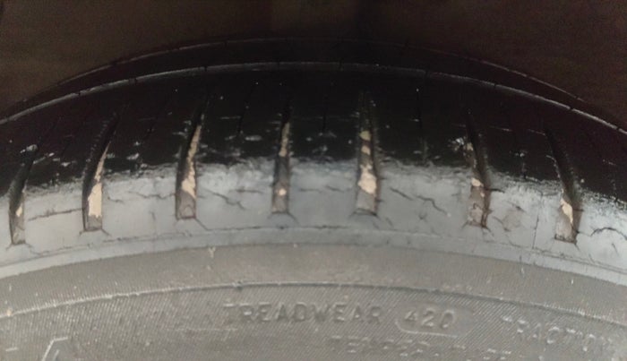 2015 Hyundai Grand i10 ASTA 1.2 KAPPA VTVT, Petrol, Manual, 1,24,952 km, Right Rear Tyre Tread