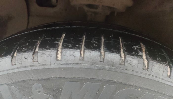 2015 Hyundai Grand i10 ASTA 1.2 KAPPA VTVT, Petrol, Manual, 1,24,952 km, Left Front Tyre Tread