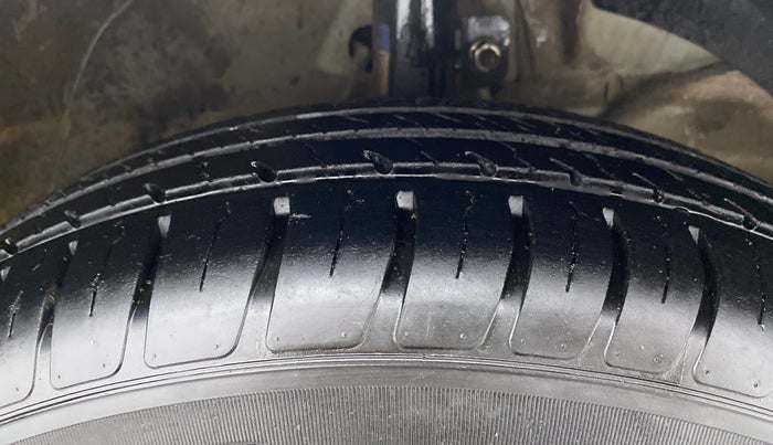 2021 Maruti Dzire VXI, Petrol, Manual, 25,034 km, Right Front Tyre Tread