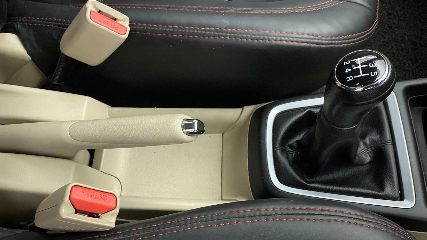 2021 Maruti Dzire VXI, Petrol, Manual, 25,034 km, Gear Lever