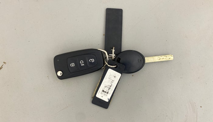 2024 Tata Tiago  XZA Plus CNG, CNG, Automatic, 18,522 km, Key Close Up