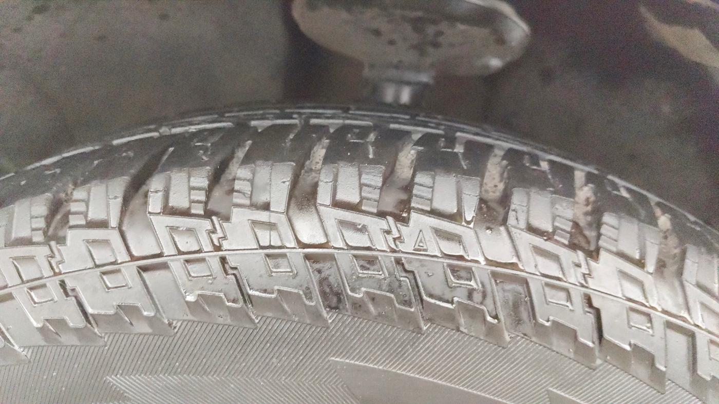2013 Renault Duster 85 PS RXE DIESEL, Diesel, Manual, 99,604 km, Left Front Tyre Tread