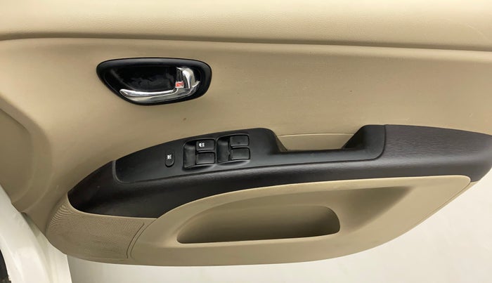 2015 Hyundai i10 SPORTZ 1.1, Petrol, Manual, 28,024 km, Driver Side Door Panels Control