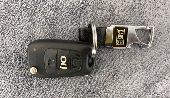 2015 Hyundai i10 SPORTZ 1.1, Petrol, Manual, 28,024 km, Key Close Up