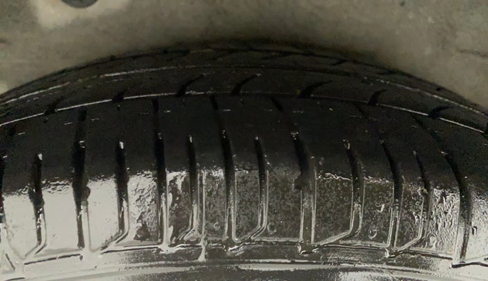 2015 Hyundai i10 SPORTZ 1.1, Petrol, Manual, 28,024 km, Right Rear Tyre Tread