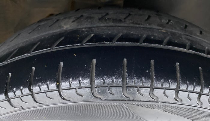 2019 Maruti Alto 800 LXI, Petrol, Manual, 43,518 km, Right Front Tyre Tread
