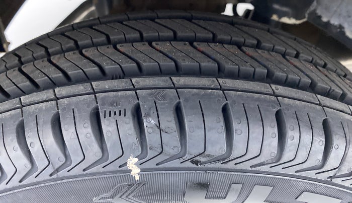 2014 Hyundai Eon ERA PLUS, Petrol, Manual, 46,403 km, Right Rear Tyre Tread