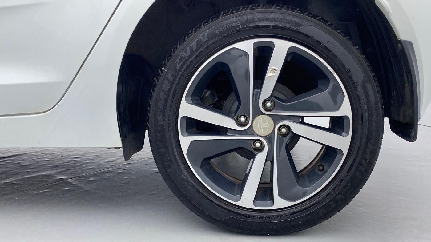 2020 Tata ALTROZ XZ 1.2, Petrol, Manual, 46,276 km, Left Rear Wheel