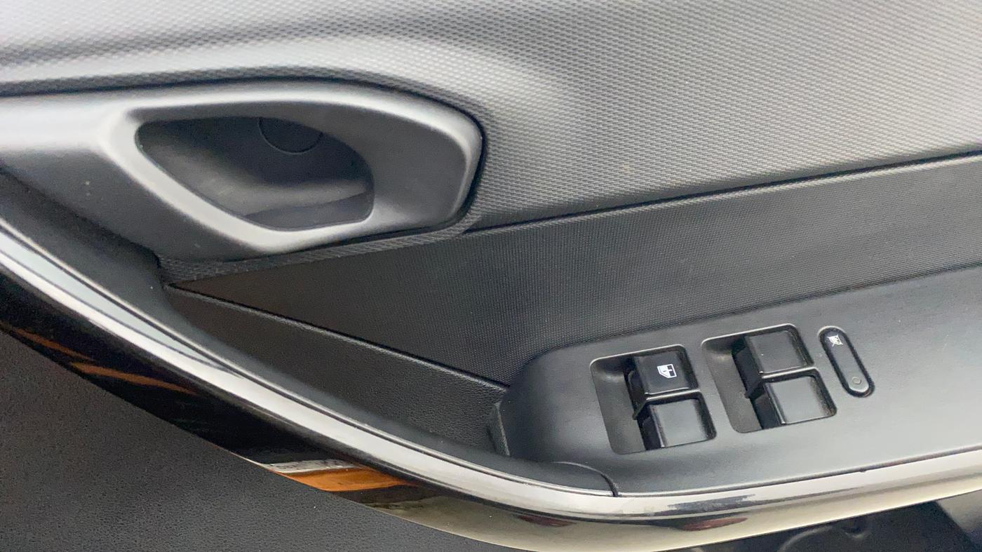 2018 Tata TIAGO NRG PETROL, Petrol, Manual, 49,200 km, Driver Side Door Panels Control