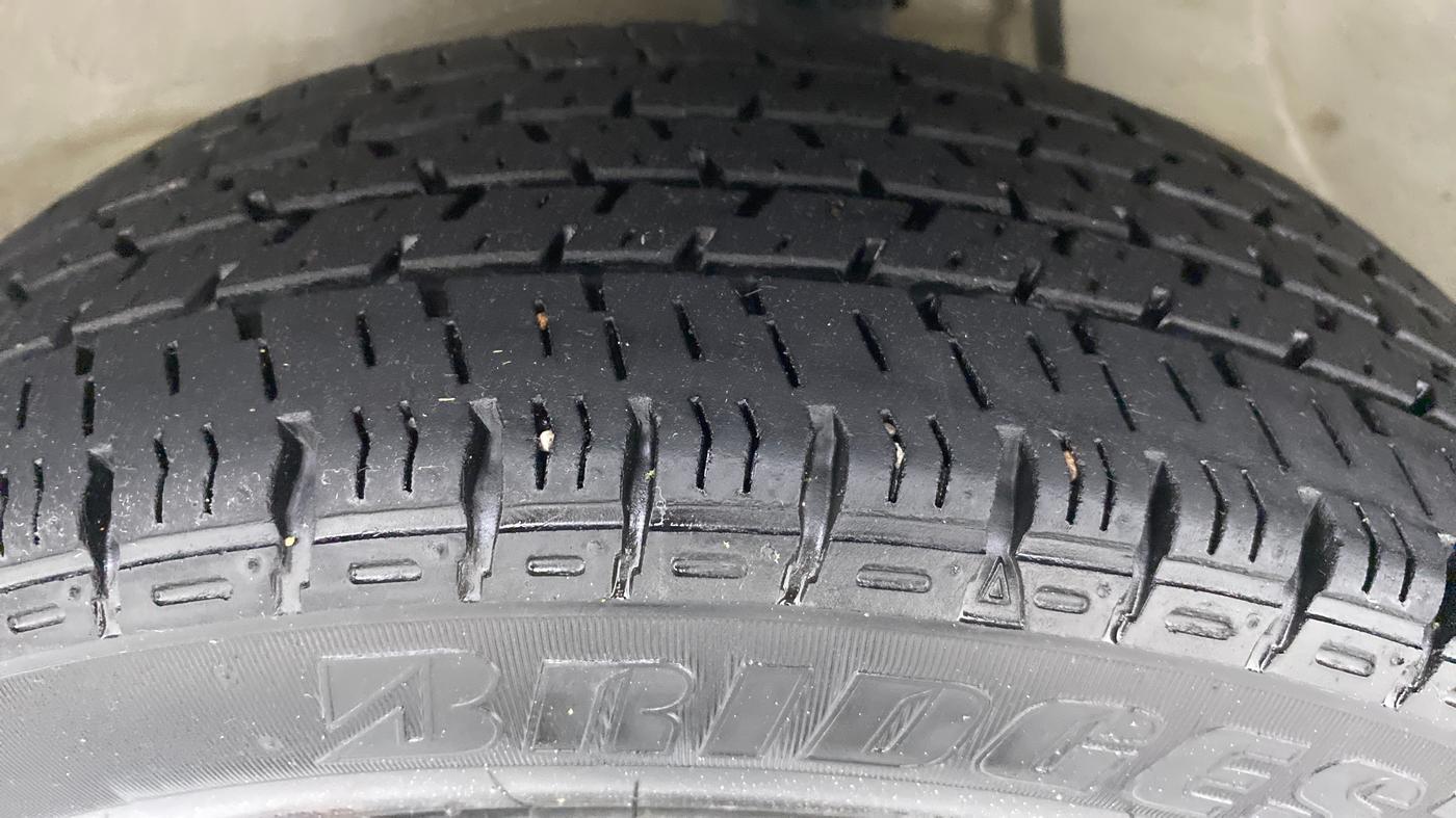 2016 Maruti Alto K10 VXI P, Petrol, Manual, 20,837 km, Left Front Tyre Tread