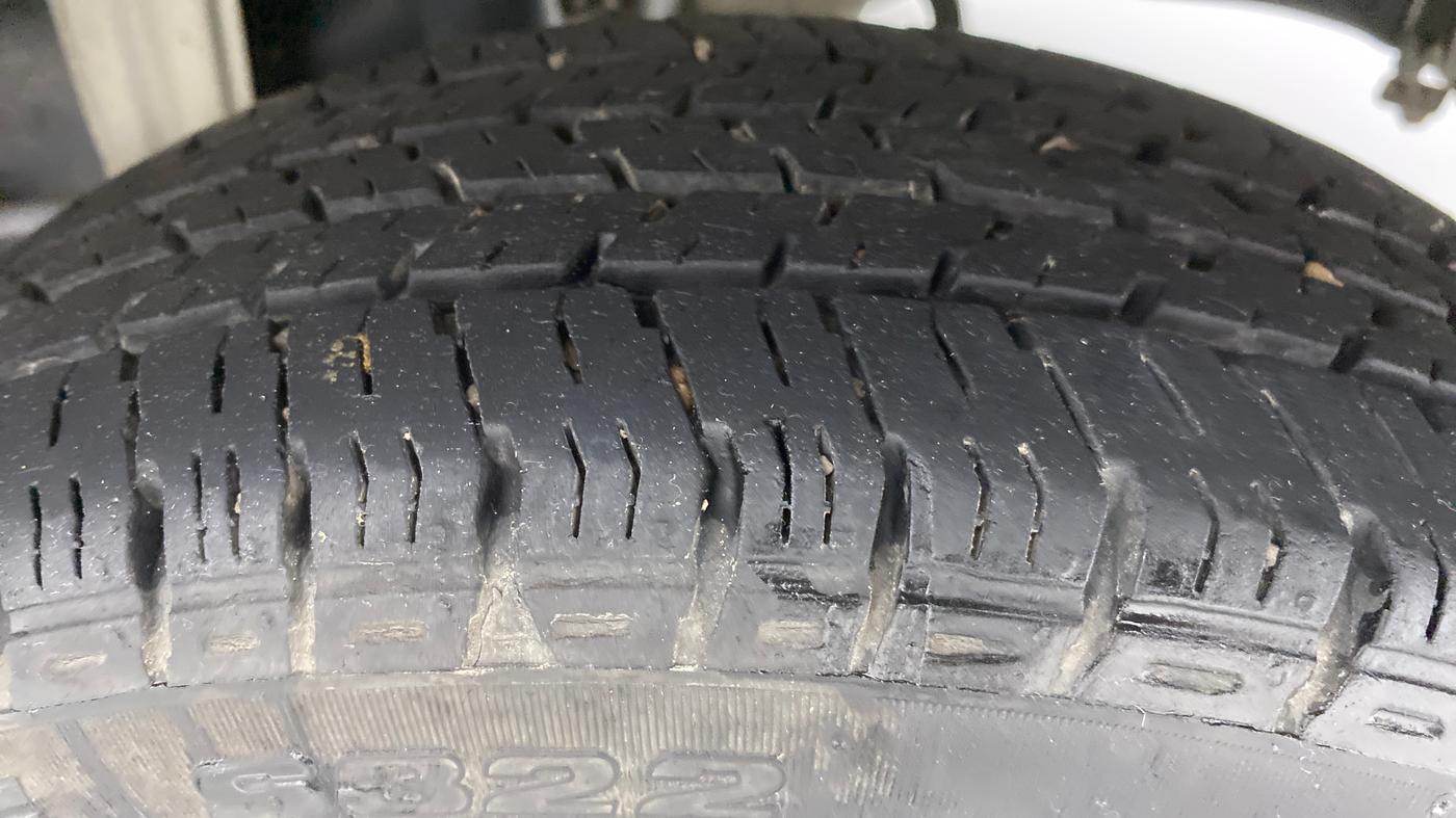 2016 Maruti Alto K10 VXI P, Petrol, Manual, 20,837 km, Left Rear Tyre Tread