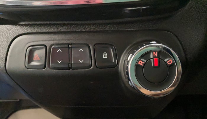 2017 Renault Kwid 1.0 RXT Opt AT, Petrol, Automatic, 21,426 km, Gear Lever