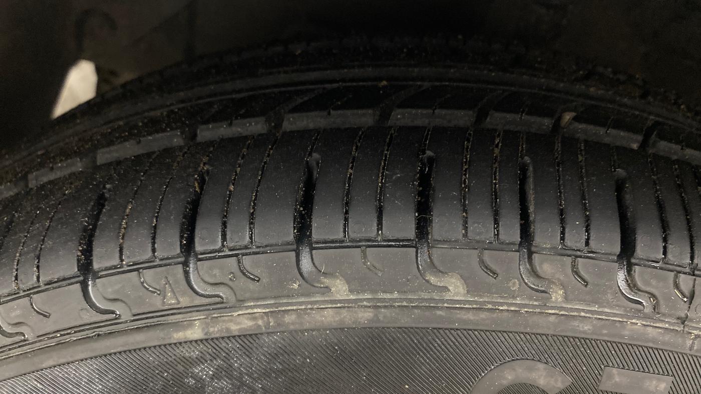 2021 Hyundai GRAND I10 NIOS SPORTZ AMT 1.2 KAPPA VTVT, Petrol, Automatic, 80,689 km, Left Front Tyre Tread