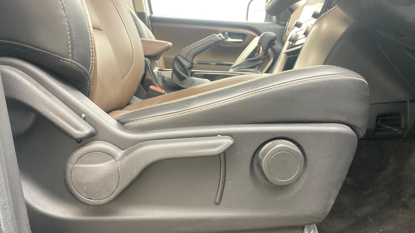 2025 Mahindra SCORPIO-N N Z8 S Petrol AT, Petrol, Automatic, 8,772 km, Driver Side Adjustment Panel