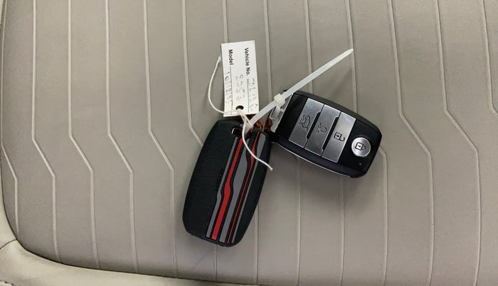 2023 KIA SONET HTX 1.0 TURBO PETROL IMT, Petrol, Manual, 21,705 km, Key Close Up