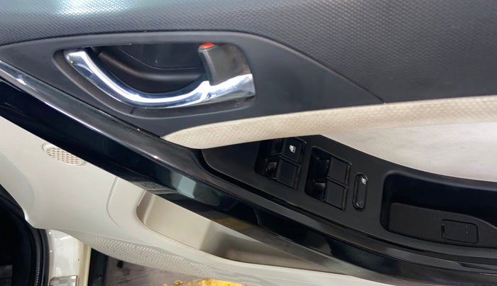 2021 Tata NEXON XZ PLUS PETROL, Petrol, Manual, 40,104 km, Driver Side Door Panels Control